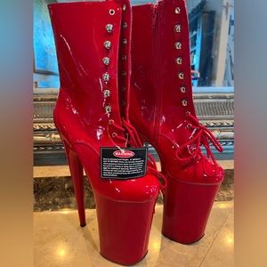 New Extreme Pleaser Heels Size 8